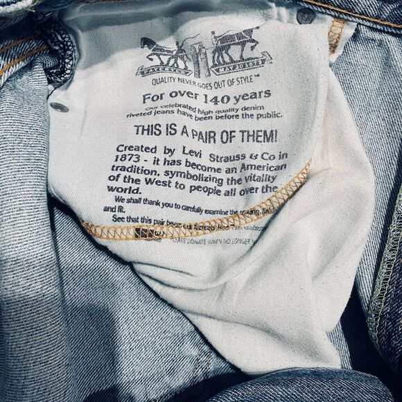 LEVI’S 550 Men’s Jeans 42 x 34 Light Wash - Picture 3 of 5